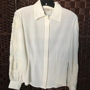 Susan Bristol Ivory colored Vintage  sz 4 Embroidered Blouse